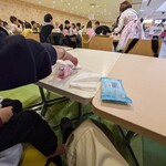 キャラクターフードコート - 店内