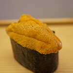 鮨おばな - 味はまさにフルーツのようにフルーティーな甘さ、そして後を引かない旨さで一口をハッと満たす。 美味しい！