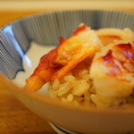 鮨おばな - ミシミシとした身の食感にあふれる香り。そして旨味を粒立ちの良いシャリに染めて実感するおいしさ。 ジャストサイズが気の利く粋な小丼。