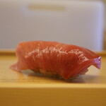 鮨おばな - ◇大トロ（大間）
      砂ずりと血合いぎしのど真ん中の大トロ！