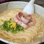紅ズワイガニらぁ麺 まるはち屋 - 