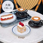 Essego - 料理写真:カフェラテ、いちごのナポレオンパイ、サワークリームといちごのエクレア