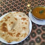 インド料理 パリワル - 2食目はせっかくなのでロティとも合わせてみました(ロティ1枚だと¥0でナンから変更できます)