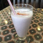 インド料理 パリワル - いちごラッシー