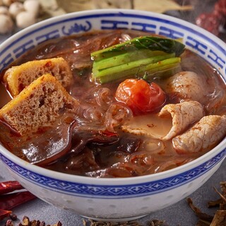 「スープ」も「麺」も「具材」も選べる薬膳麻辣湯