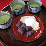 Sekibeya - ひと皿600円。人数分、お茶を淹れてくれる。