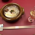御宿かわせみ - 食前酒と新玉葱のスープ
                                　焼虎河豚白子とモッツァレラチーズのせ