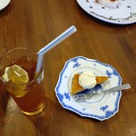 Lode - アイスレモンティーのレモンの皮も丁寧に剥いてくれてます