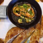 Lode - 天使の海老のアヒージョは海老がぷりぷりっ フォカッチャもモチモチ