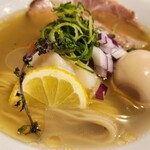 麺屋 真心 - 帆立の金の塩そば　アップ