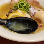 麺屋 真心 - 金のスープ