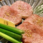 炭火焼肉 ホルモン にく式 - 