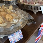 レストラン ヴァロリス - サバと青ネギクリームチーズのペースト　ベビースカロップマリネと真っ赤なビーツのサラダ