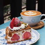 ペチカスケマサコーヒー - あまおうのミルフィーユ（1100円） フラットホワイト（600円）