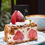 ペチカスケマサコーヒー - あまおうのミルフィーユ（1100円） フラットホワイト（600円）