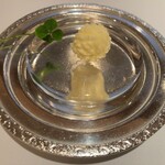 レ セゾン - バター（四つ葉のクローバーはアミューズに添えられていた物を保存予定）