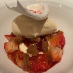 レ セゾン - 苺とライムのジュレ・フロマージュブランのクロモジの　アイスクリーム