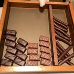 レ セゾン - テーブルサービス（ビターチョコ・ミルクチョコ・オレンジピール）