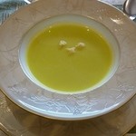 プティレストラン グーテ - エンドウのスープ