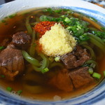 おろしショウガと唐辛子を加えて。