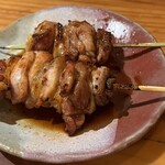 炭火焼き鳥 ヒロトリ - 一口後の皮