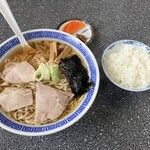 いろは食堂  - 中華そば　半ライス