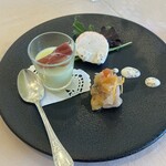 288312474 - 前菜３種盛り（白身魚、蟹のテリーヌ、生ハムメロン）