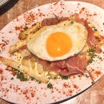 Carbo - 生ハムとポティトにチーズと目玉焼きが♩誰しも好きなやーつ！