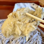 手打そば食堂 たぐる - 大ぶりな牡蠣の天ぷら