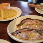 OSTERIA il FUOCO - 自家製パンとローストポーク