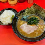 横浜家系ラーメン みどり - 