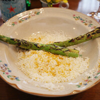 il tram - アスパラのロースト リコッタサラータ、カラスミ、半熟玉子