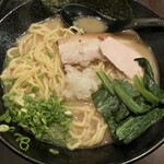 まるは極 - 鶏白湯らーめん¥950-（大盛+¥100-）