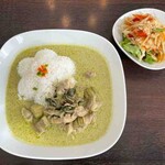 サイアムガーデン - ワンプレートランチ(ゲーンキアオワーンガイ、ミニソムタムタイ)