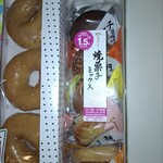 マルエツ プチ 東池袋駅前店 - お任せするのが一番かと(私が)思いますル…。某スーパーさんのインストアベーカリーのピザを、エコバッグで持ち帰ったら箱の中で無事カルツォーネLikeになッておりましたなァ。縦に入れたから仕方無いYoねん