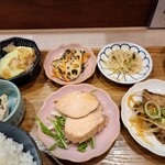 ヒトツキ - どれを食べても美味しい。特にかつおの竜田揚げが好きです