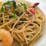 洋食居酒屋 クオーレ - たっぷりシーフードのペペロンチーノ