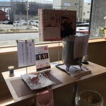 餅文總本店 - ういろの試食と温かいお茶