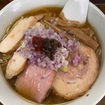 epilogue 08 - チャーシュー塩1450円+大盛150円。玉ねぎが刻まれててトリュフもちゃんと乗ってる