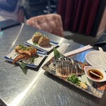 ユラユラ - 炙り〆鯖、手羽先餃子、おにぎり