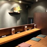 週末麺処 らくらひとしな - 店舗内観２　　　　　　　　　　　　　　　　　　　　　　　　　　　　カウンター４人分