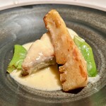 288348228 - 千葉県銚子産寒鰆を天火でふっくらと焼き上げ 新筍のムニエルと生姜香るソースプールブランで