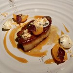 288348232 - 鴨のフォアグラのプランシャ焼き 金柑のコンポートとゆり根を添えスパイス香るオレンジのエッセンスで