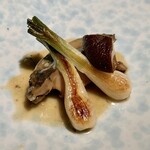 レストラン ラリューム - 島根県産黒鮑を8時間蒸しあげ オニオンヌーポーと共にエチュベにしスダチ肝バターソースで