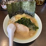 ラーメン 吉田屋 - ラーメン（800円）