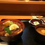魚河岸の居酒屋　えびす大黒 - 海鮮づけ丼580円
