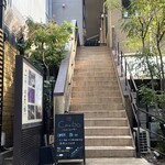 Carbo - 外観 2階に上がります