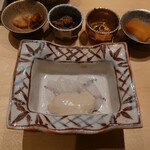 鮓 ふじなが - 皮剥の塩揉み､虎河豚の白子と皮剥の肝を裏漉し､追い舎利