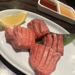 TOKYO焼肉ごぉ はなれ - レア焼きがおすすめ