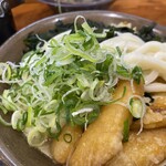 牧のうどん - サービスのネギは適量にのせる